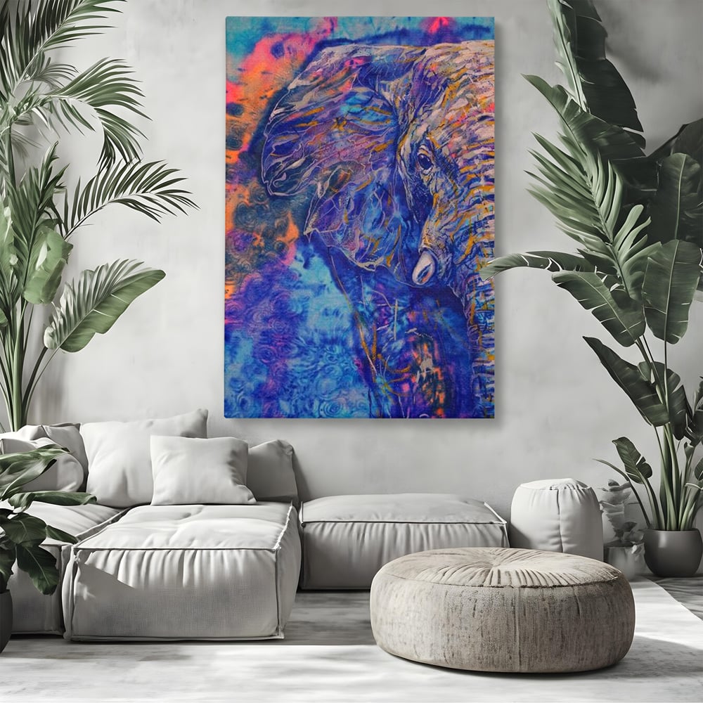 Tablou canvas cu tablou canvas cu profil de elefant in culori vibrante, fara rama, pe sasiu de lemn, pe perete intr-un living
